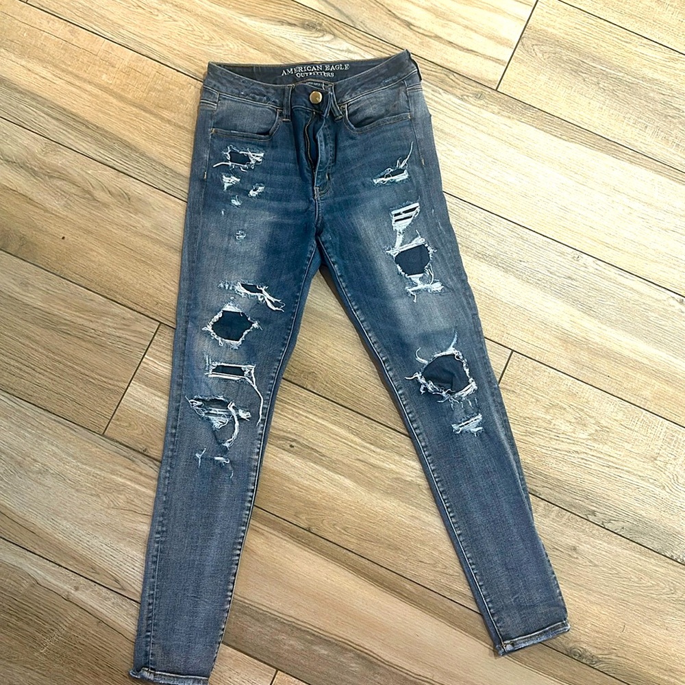 Great distressed denim hi rise jeggings